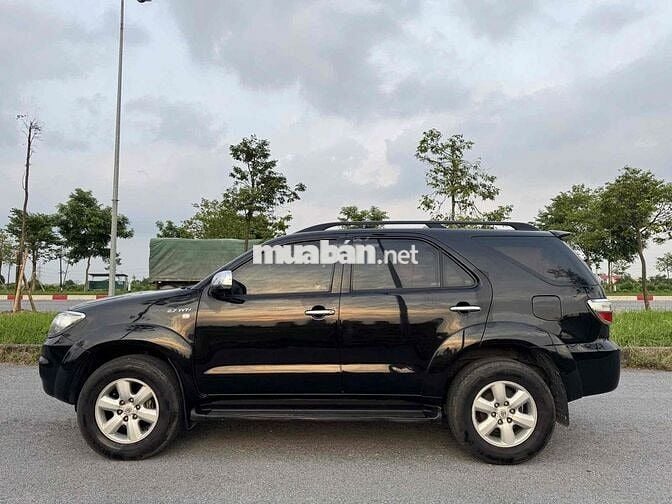 Toyota Fortuner 2010 2.7V 4x4 AT - 170000 km