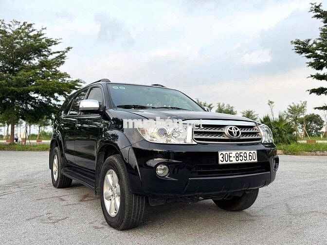 Toyota Fortuner 2010 2.7V 4x4 AT - 170000 km