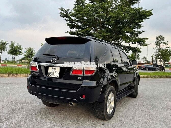 Toyota Fortuner 2010 2.7V 4x4 AT - 170000 km