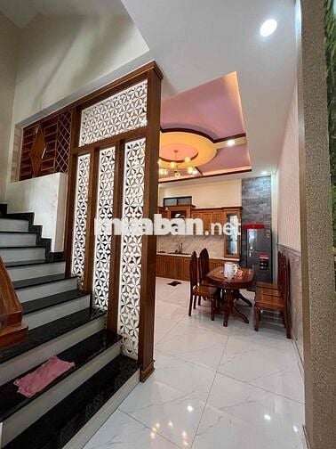 Nhà Mới DT 180m2 1Trệt 2Lầu 3Pn 2Wc Sân Thượng Hẻm Ôtô Full Nội Thất