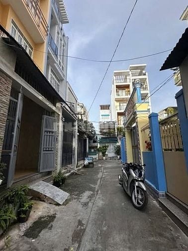 MẶT TIỀN NỘI BỘ P4Q8 48m2 trệt 2 lầu đúc sân thượng 8ty4 tl 