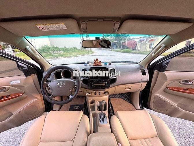 Toyota Fortuner 2010 2.7V 4x4 AT - 170000 km