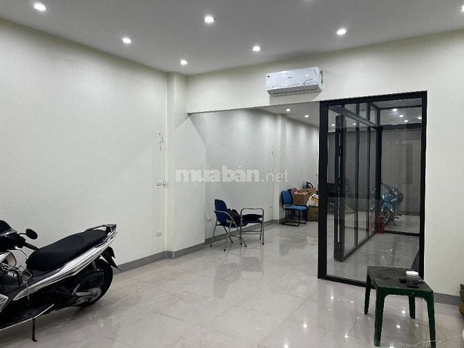Chính chủ cho thuê CH T1 mặt phố Trần Đại Nghĩa, 18tr, 60m2 mt4.6m