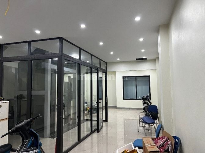 Chính chủ cho thuê CH T1 mặt phố Trần Đại Nghĩa, 18tr, 60m2 mt4.6m