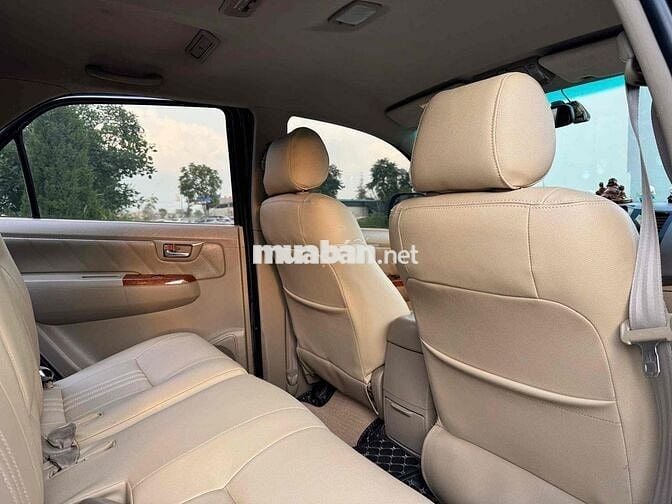 Toyota Fortuner 2010 2.7V 4x4 AT - 170000 km