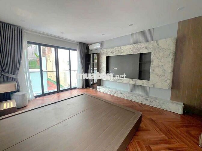 LÔ GÓC 7 TẦNG THANG MÁY LONG BIÊN GARA ÔTÔ 4 PHÒNG NGỦ FULL NỘI THẤT