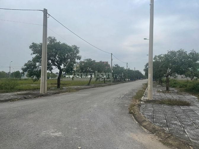 Bán lô đất  10x25, chợ Đà 300m tung tâm Triệu Sơn 