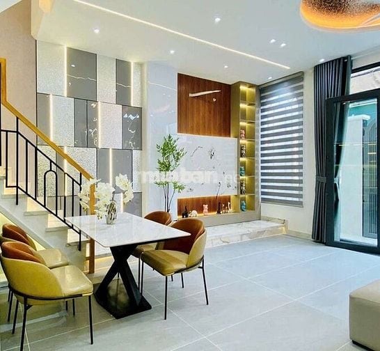 HOT. Nhỉnh 6 Tỷ, gần 50m2, ngang 5.2m, 4 Tầng ngay CV Làng Hoa,Full NT