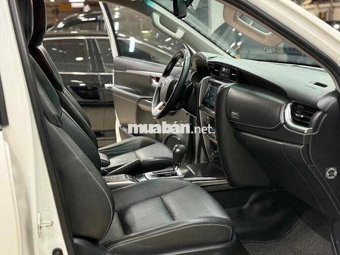 Toyota Fortuner dầu tự động màu trắng xe đi 41.000