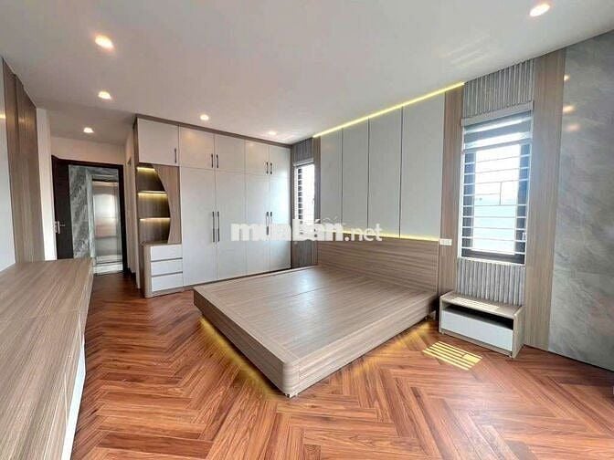 LÔ GÓC 7 TẦNG THANG MÁY LONG BIÊN GARA ÔTÔ 4 PHÒNG NGỦ FULL NỘI THẤT