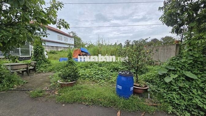 Đất 1 sẹc ngắn Hà Duy Phiên, ngay nhà hàng Mai Vàng vào, xã Bình Mỹ