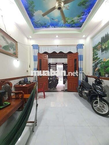 Nhà phố hoàn công kế bên trường cấp 1.2.3, gần chợ, Vincom550