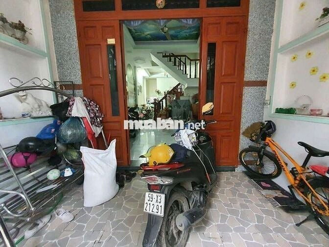 Nhà phố hoàn công kế bên trường cấp 1.2.3, gần chợ, Vincom550