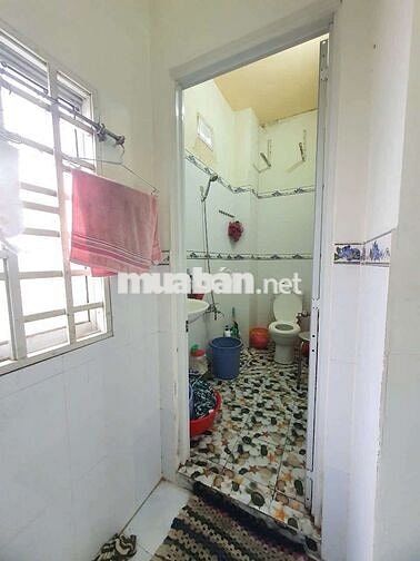 Nhà phố hoàn công kế bên trường cấp 1.2.3, gần chợ, Vincom550