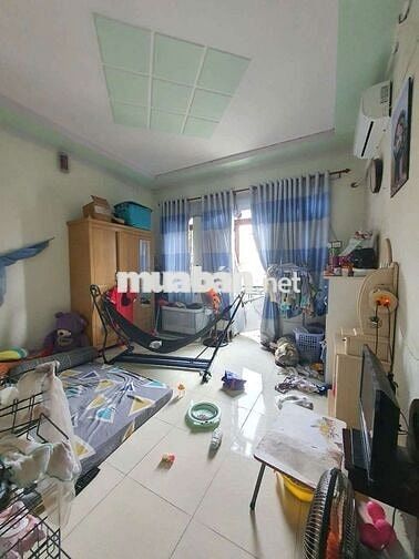 Nhà phố hoàn công kế bên trường cấp 1.2.3, gần chợ, Vincom550