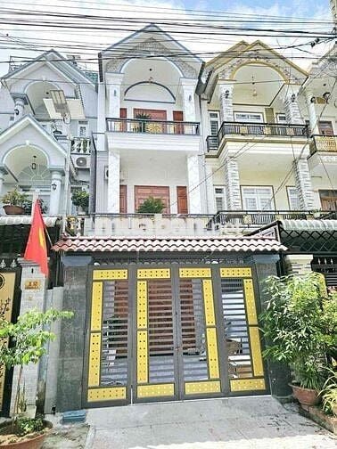 Nhà phố 3 tầng 270m sàn xd, full nội thất trong kdc cao cấp Dĩ An