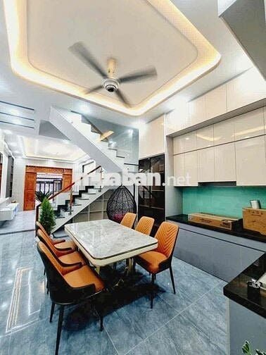 Nhà phố 3 tầng 270m sàn xd, full nội thất trong kdc cao cấp Dĩ An