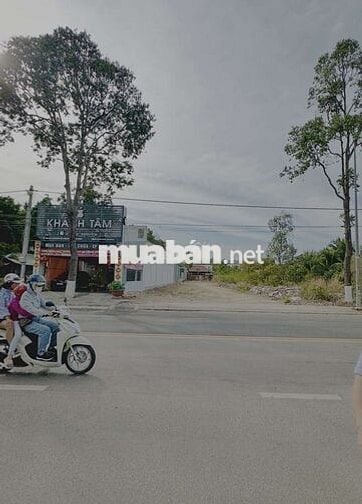 Đất mặt tiền đường lớn CMT8, vị trí thoáng đẹp 883m2, ở đô thị 150m2.