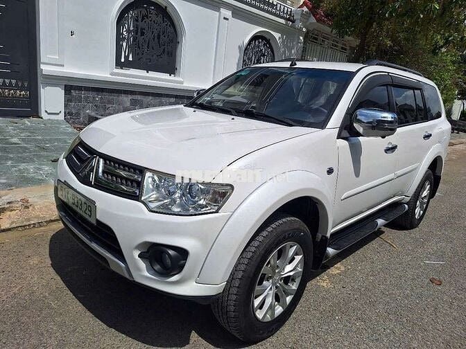 Mitsubishi Pajero Sport 2016 3.0AT 4×2 mau trang