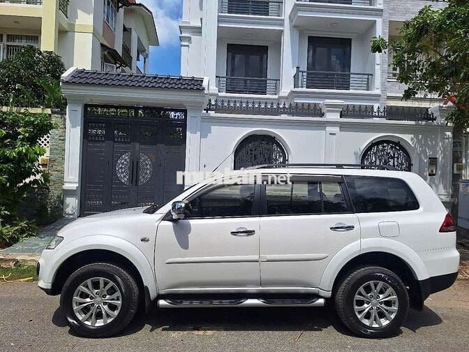 Mitsubishi Pajero Sport 2016 3.0AT 4×2 mau trang