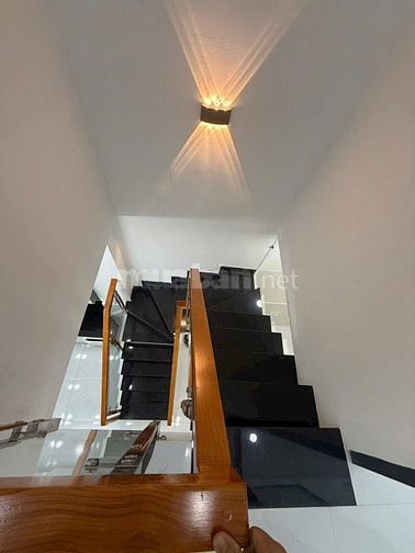 Nhà dt20m2 đúc 1 lầu 2pn 2wc hẻm đường Hoà Bình, Q.Tân Phú