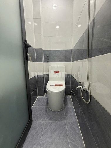 Nhà dt20m2 đúc 1 lầu 2pn 2wc hẻm đường Hoà Bình, Q.Tân Phú