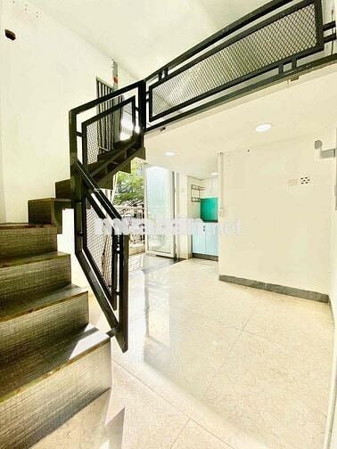 Cho thuê duplex bancol lớn ngay emart phan văn trị