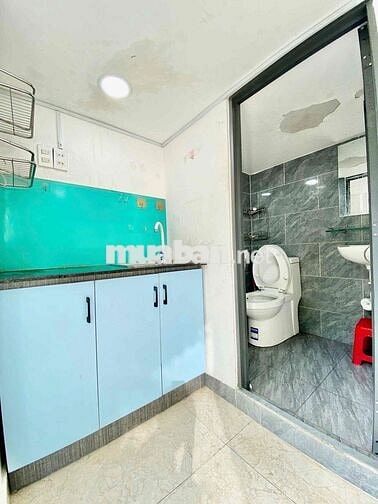 Cho thuê duplex bancol lớn ngay emart phan văn trị