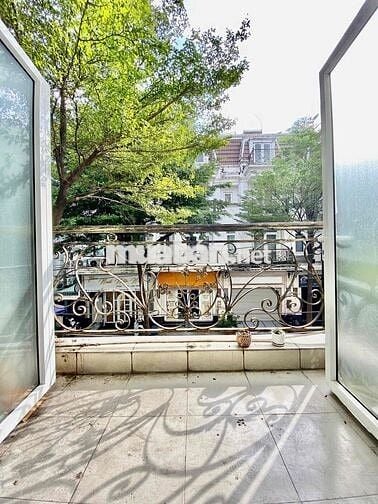 Cho thuê duplex bancol lớn ngay emart phan văn trị