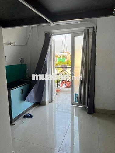 Cho thuê duplex bancol lớn ngay emart phan văn trị