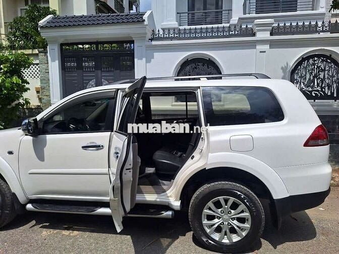 Mitsubishi Pajero Sport 2016 3.0AT 4×2 mau trang