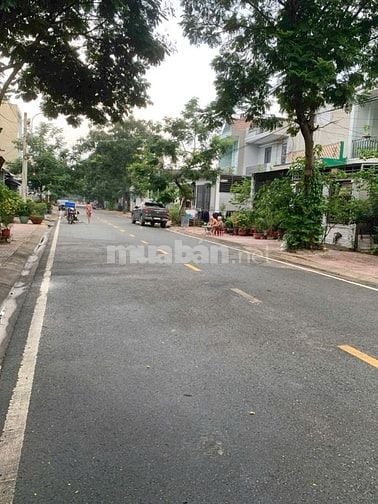 Chủ rao bán gấp 2 căn nhà thuộc khu tái định cư DHQG, khu Châu Thới 