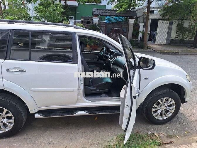 Mitsubishi Pajero Sport 2016 3.0AT 4×2 mau trang
