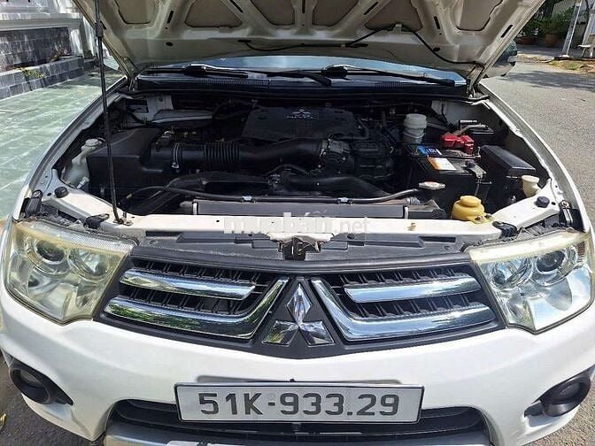 Mitsubishi Pajero Sport 2016 3.0AT 4×2 mau trang
