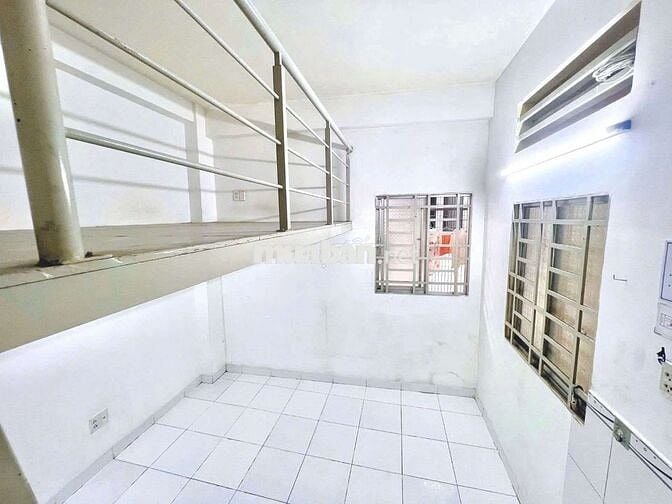 CHDV có gác lửng - bancong mới 100% - Lạc Long Quân Tân Bình