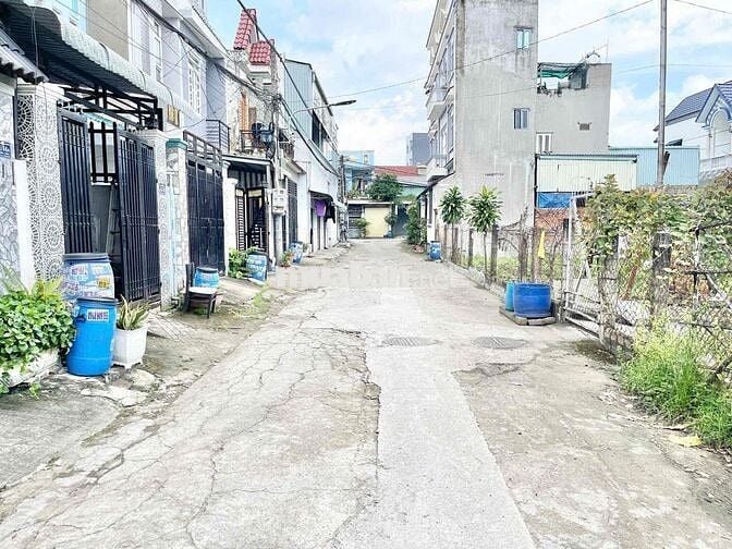 Bán căn nhà lầu trệt đẹp gần chợ dĩ an 1