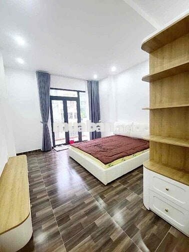 Bán nhà gần Đầm Sen, ngay ngã 4 bốn xã, hxh thông thoáng