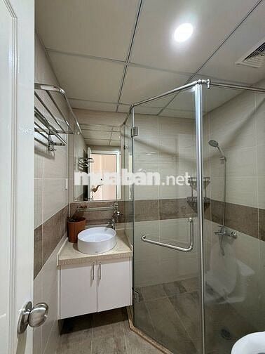 Cho thuê căn hộ 2PN, 80m2, The Monarchy, Trần Hưng Đạo, 16 triệu VND