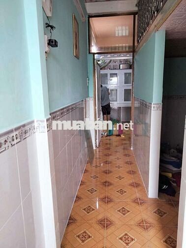 Cho thuê chung cư Lạc Long Quân ngay chợ hoa tươi Đầm Sen