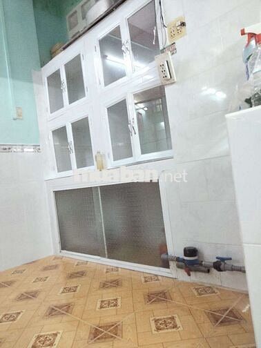 Cho thuê chung cư Lạc Long Quân ngay chợ hoa tươi Đầm Sen