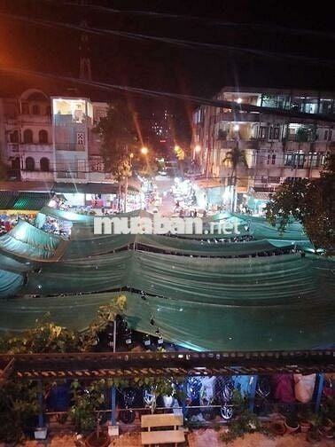 Cho thuê chung cư Lạc Long Quân ngay chợ hoa tươi Đầm Sen
