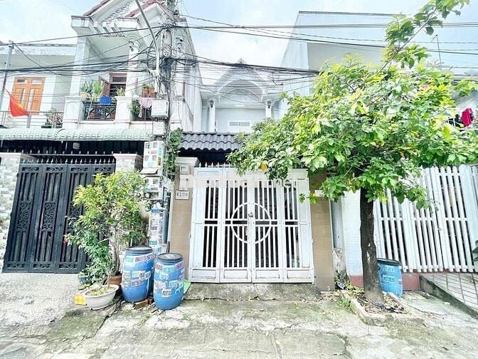 Bán căn nhà lầu trệt đẹp gần chợ dĩ an 1
