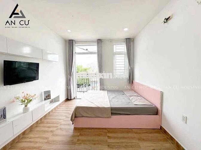 CHO THUÊ STUDIO BAN CÔNG LỚN FULL NỘI THẤT NGAY TRUNG TÂM QUẬN 7