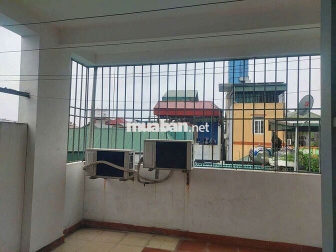 Nhà mới hiện chưa ai ở Vũ Tông Phan gần ngã 4 sở