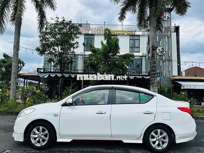 tôi bán nissan sunny tự động đời 2017