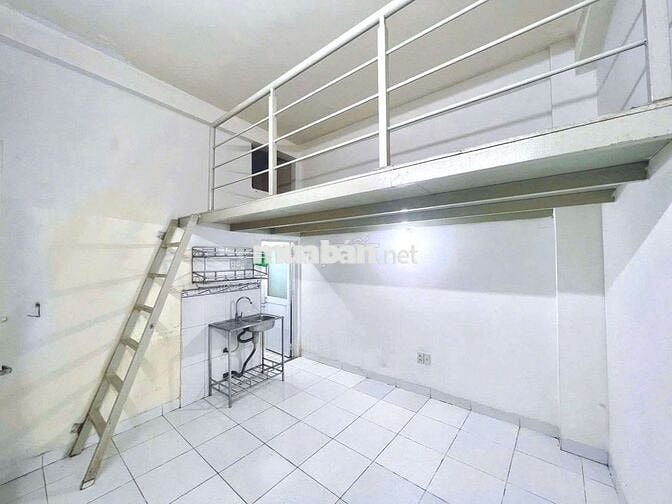 CHDV có gác lửng - bancong mới 100% - Lạc Long Quân Tân Bình