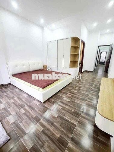 Bán nhà gần Đầm Sen, ngay ngã 4 bốn xã, hxh thông thoáng