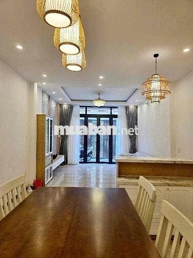 Bán nhà gần Đầm Sen, ngay ngã 4 bốn xã, hxh thông thoáng