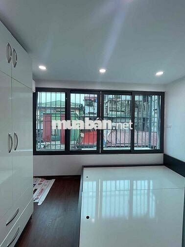 Hiếm! Bán nhà hơn 3 tỷ ,70msổ đỏ tầng 3,phố Lò Đúc,lôgoc, đẹp miễn chê