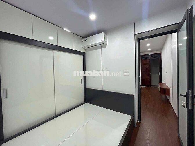 Hiếm! Bán nhà hơn 3 tỷ ,70msổ đỏ tầng 3,phố Lò Đúc,lôgoc, đẹp miễn chê